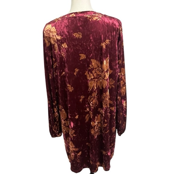 BloomChic sz 14-16 Velvet V-neck hi-low top, burgundy with gold flowers EUC - Picture 4 of 7
